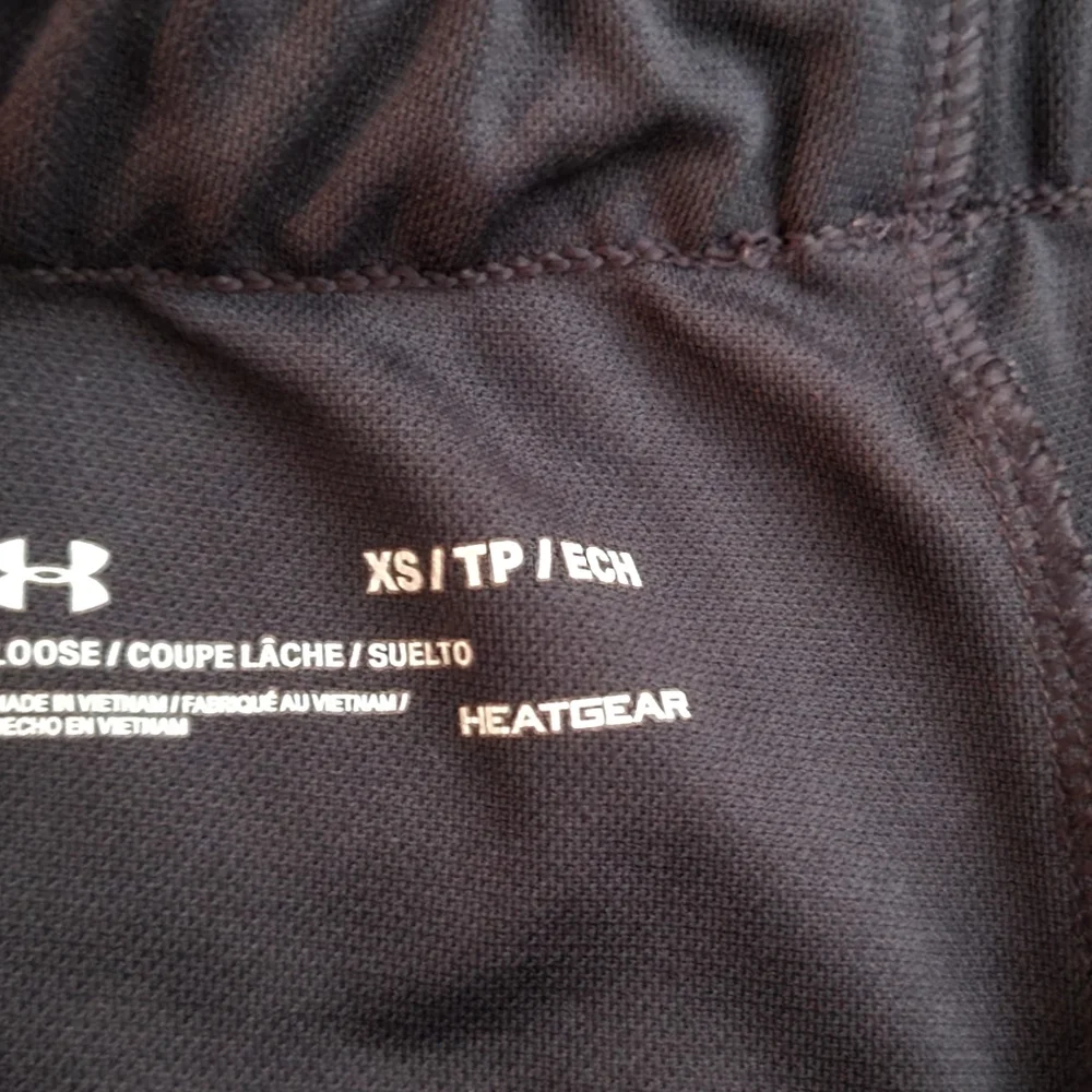 Like new under armour shorts - Picture 3 of 3